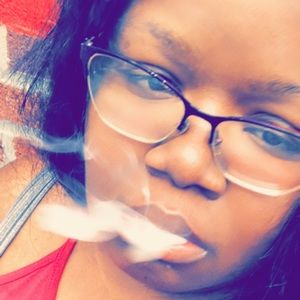 Meet your Posher, Yadira